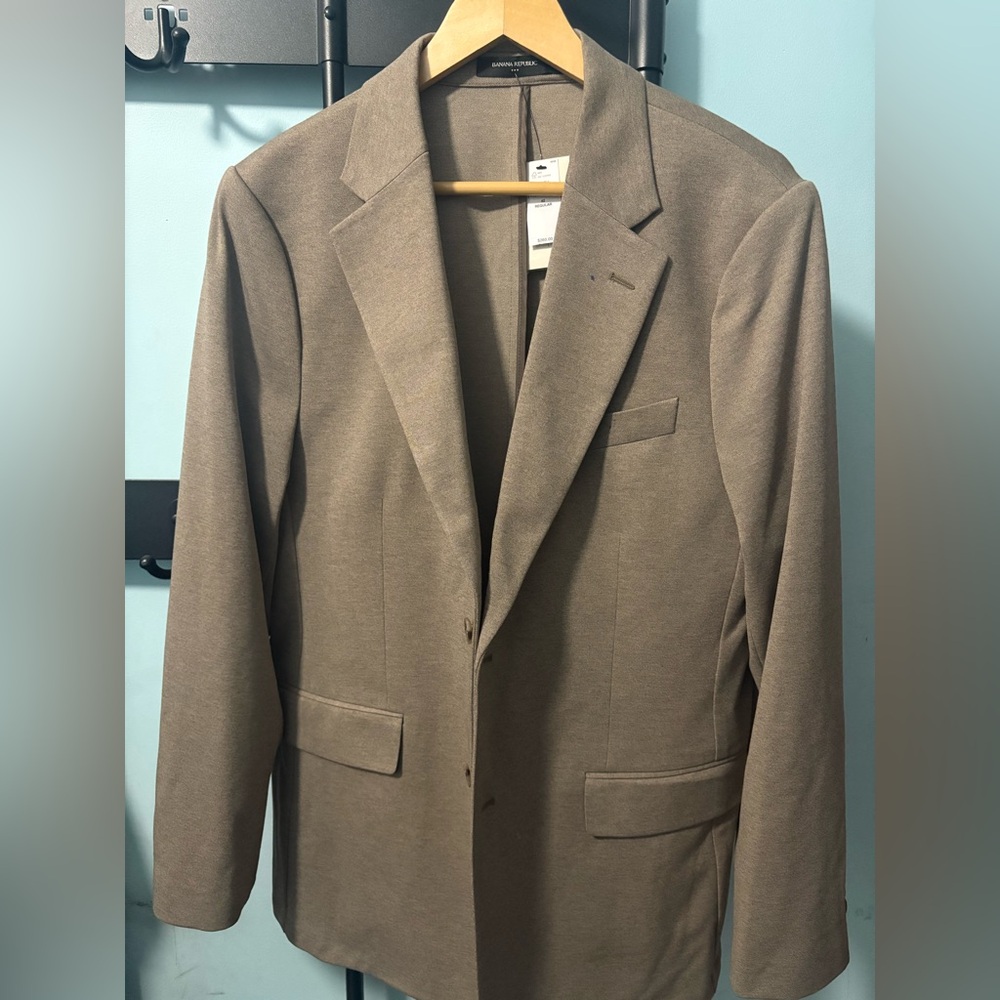 NEW Men’s Banana Republic Brown Sport Coat Classic Design. Size 42 Regular.